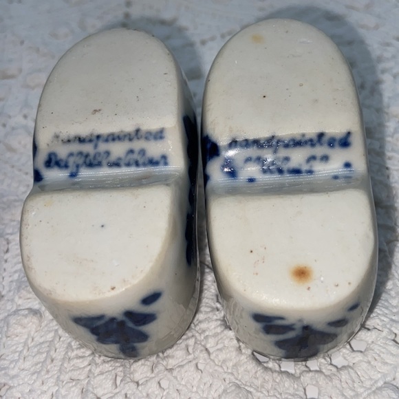 Pr. of Small Delft Blue Porcelain Dutch Shoes - Picture 4 of 5